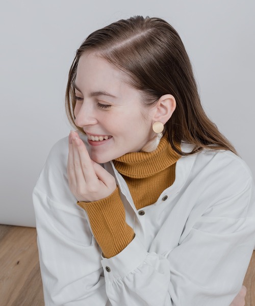 MUHET（ミュエータ）の「リブタートルネックインナー（ニット/セーター・レディース・ブラック/イエロー/アイボリー/ボルドー・SMALL/MEDIUM/LARGE）」の3枚目の写真