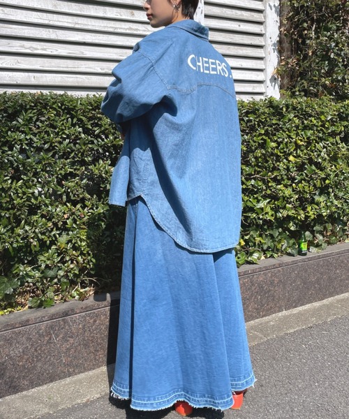 LAVEANGE（ラビアンジェ）の「バックプリントデニムシャツ（シャツ/ブラウス・レディース・ブルー・3L/LL/M/L/4L）」の21枚目の写真