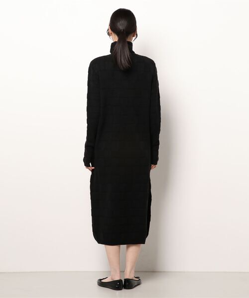 MATURED(マチュアード)の「【MATURED/マチュアード】タートルニットロングワンピース(ワンピース・レディース・ホワイト/ブラック・FREE)」の3枚目の写真