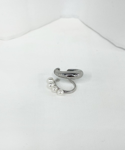 CEMONEMO（セモネモ）の「ダブルライン パール メタル イヤーカフ（イヤーカフ・レディース・ゴールド/シルバー・FREE）」の2枚目の写真
