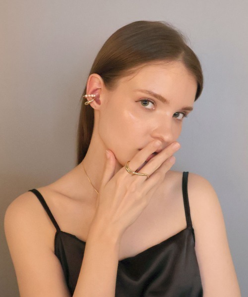 CEMONEMO（セモネモ）の「ダブルライン パール メタル イヤーカフ（イヤーカフ・レディース・ゴールド/シルバー・FREE）」の3枚目の写真