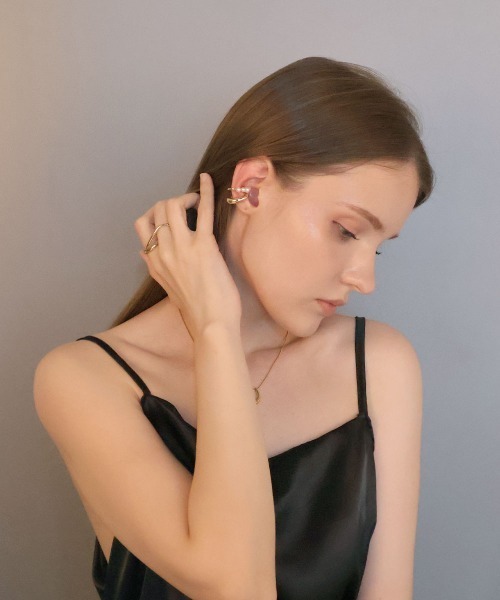 CEMONEMO（セモネモ）の「ダブルライン パール メタル イヤーカフ（イヤーカフ・レディース・ゴールド/シルバー・FREE）」の5枚目の写真