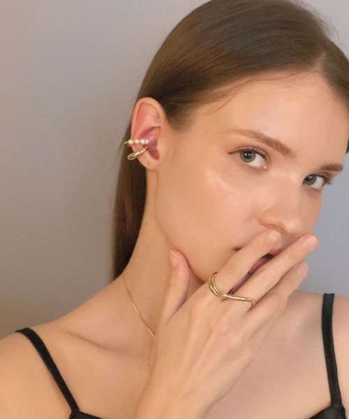 CEMONEMO（セモネモ）の「ダブルライン パール メタル イヤーカフ（イヤーカフ・レディース・ゴールド/シルバー・FREE）」の7枚目の写真