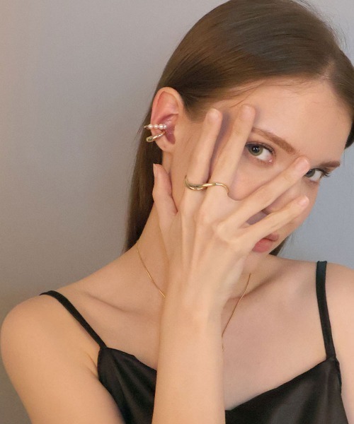 CEMONEMO（セモネモ）の「ダブルライン パール メタル イヤーカフ（イヤーカフ・レディース・ゴールド/シルバー・FREE）」の9枚目の写真