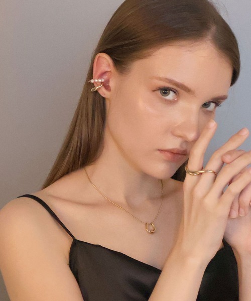 CEMONEMO（セモネモ）の「ダブルライン パール メタル イヤーカフ（イヤーカフ・レディース・ゴールド/シルバー・FREE）」の11枚目の写真