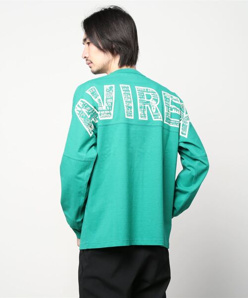 AVIREX(アヴィレックス)の「長袖 Tシャツ メガ ロゴ / LONG SLEEVE T-SHIRT MEGA LOGO / アヴィレックス / AVIREX(Tシャツ/カットソー・メンズ・パープル/ブラック/ホワイト/グリーン/サックスブルー・MEDIUM/LARGE/X-LARGE/XX-LARGE)」の4枚目の写真