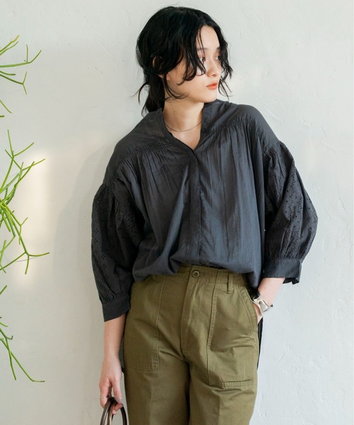 ANGIE（アンジー）の「コットン刺繍レース ボリューム袖ブラウス（シャツ/ブラウス・レディース・イエロー/カーキ/オフホワイト/スミクロ・FREE）」の3枚目の写真