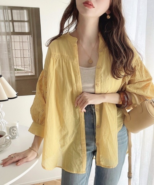 ANGIE（アンジー）の「コットン刺繍レース ボリューム袖ブラウス（シャツ/ブラウス・レディース・イエロー/カーキ/オフホワイト/スミクロ・FREE）」の4枚目の写真