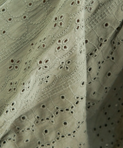 ANGIE（アンジー）の「コットン刺繍レース ボリューム袖ブラウス（シャツ/ブラウス・レディース・イエロー/カーキ/オフホワイト/スミクロ・FREE）」の10枚目の写真