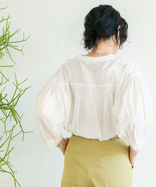 ANGIE（アンジー）の「コットン刺繍レース ボリューム袖ブラウス（シャツ/ブラウス・レディース・イエロー/カーキ/オフホワイト/スミクロ・FREE）」の15枚目の写真