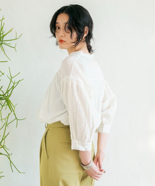 ANGIE（アンジー）の「コットン刺繍レース ボリューム袖ブラウス（シャツ/ブラウス・レディース・イエロー/カーキ/オフホワイト/スミクロ・FREE）」の19枚目の写真