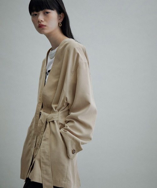 ADAM ET ROPE'(アダムエロペ)の「【サステナブル・WEB限定(一部店舗展開あり)】ベルテッドシャツジャケット(テーラードジャケット・レディース・チャコールグレー/ブラック/ベージュ・FREE)」の1枚目の写真