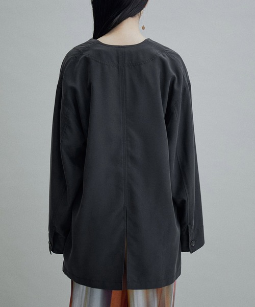 ADAM ET ROPE'(アダムエロペ)の「【サステナブル・WEB限定(一部店舗展開あり)】ベルテッドシャツジャケット(テーラードジャケット・レディース・チャコールグレー/ブラック/ベージュ・FREE)」の10枚目の写真
