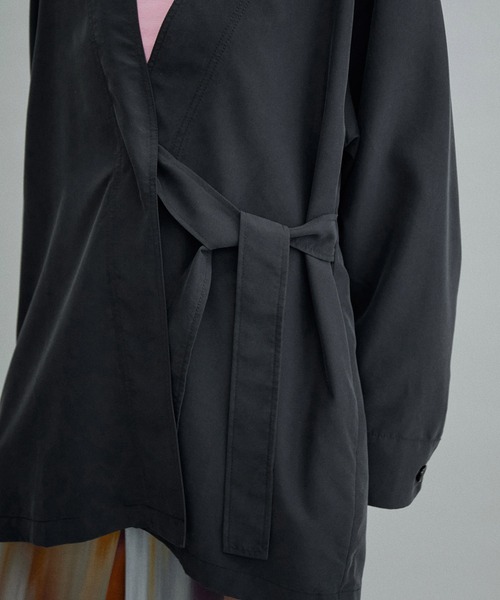 ADAM ET ROPE'(アダムエロペ)の「【サステナブル・WEB限定(一部店舗展開あり)】ベルテッドシャツジャケット(テーラードジャケット・レディース・チャコールグレー/ブラック/ベージュ・FREE)」の12枚目の写真