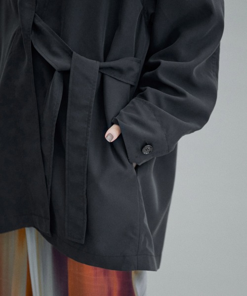 ADAM ET ROPE'(アダムエロペ)の「【サステナブル・WEB限定(一部店舗展開あり)】ベルテッドシャツジャケット(テーラードジャケット・レディース・チャコールグレー/ブラック/ベージュ・FREE)」の13枚目の写真