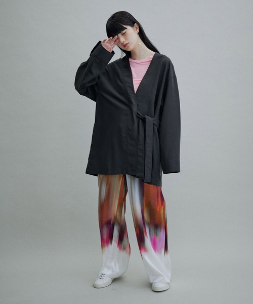 ADAM ET ROPE'(アダムエロペ)の「【サステナブル・WEB限定(一部店舗展開あり)】ベルテッドシャツジャケット(テーラードジャケット・レディース・チャコールグレー/ブラック/ベージュ・FREE)」の17枚目の写真