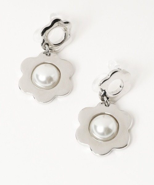 Me%（ミィパーセント）の「スカラップフラワーイヤリング（イヤリング・レディース・グレー/イエロー・FREE）」の6枚目の写真