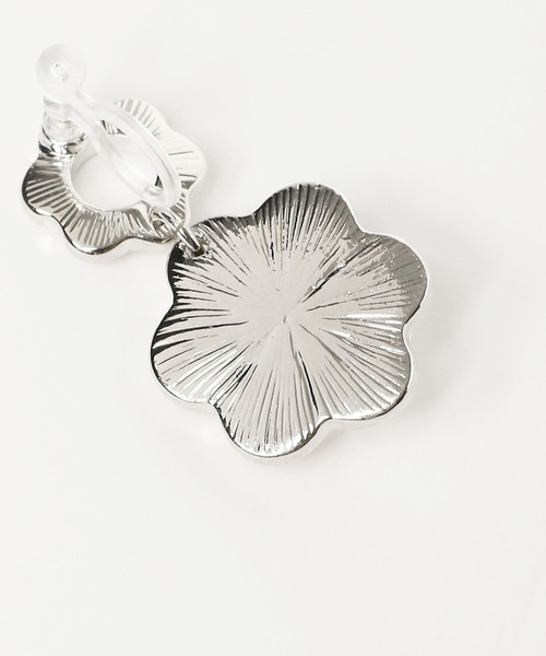 Me%（ミィパーセント）の「スカラップフラワーイヤリング（イヤリング・レディース・グレー/イエロー・FREE）」の12枚目の写真