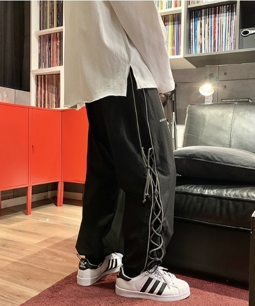 Mimma/Mimaa(ミマ)の「【Mimma/Mimaa】サイドラインループイージーパンツ(スラックス・メンズ・ホワイト/ブラック・FREE)」の4枚目の写真