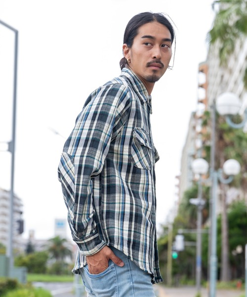 SILVER BULLET（シルバーバレット）の「『ALCARZA/アルカーザ』ヘヴィネルチェックシャツ（シャツ/ブラウス・メンズ・ブルー/ダークグリーン/ブラウン/グリーン/イエロー/レンガ/マスタード/レッド/オレンジ/オレンジ系1/レッド系1/グレー/ホワイト/ライトベージュ/サックスブルー/ピンク/サンドベージュ/ブラウン系その他/イエロー系その他/ブラック系その他/オレンジ系その他/ホワイト系その他/ベージュ系その他/ベージュ系その他2/レッド系その他/パープル/ネイビー/スカイブルー/アッシュグレー/ボルドー/ミント/アイボリー/ブラウン系2/イエロー系1/ブラック系2/ブラック系1/ブラウン系1/グレー系1/ベージュ/サックスブルー系1/ブルー系1/オレンジ系2/ブルー系2/ブラウン系3/グリーン系1/レッド系2・M/XL/L）」の7枚目の写真