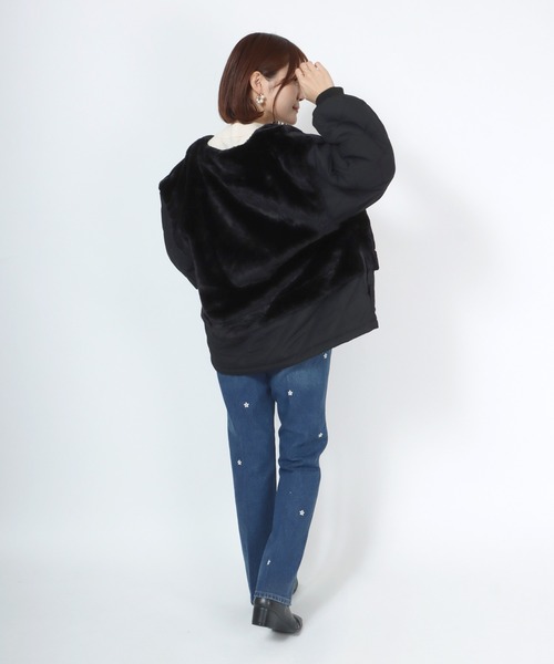 Salong hameu(サロン ハミュー)の「フェイクファーベスト×キルティングジャケット フェイクレイヤード ノーカラージップブルゾン(ノーカラージャケット・レディース・ブラック/カーキ/グレイッシュベージュ・M/L)」の7枚目の写真