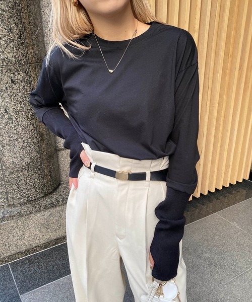 CAPRICIEUX LE'MAGE（カプリシューレマージュ）の「アームウォーマー風ロンT（Tシャツ/カットソー・レディース・ブラック/ホワイト/ベージュ・FREE）」の2枚目の写真