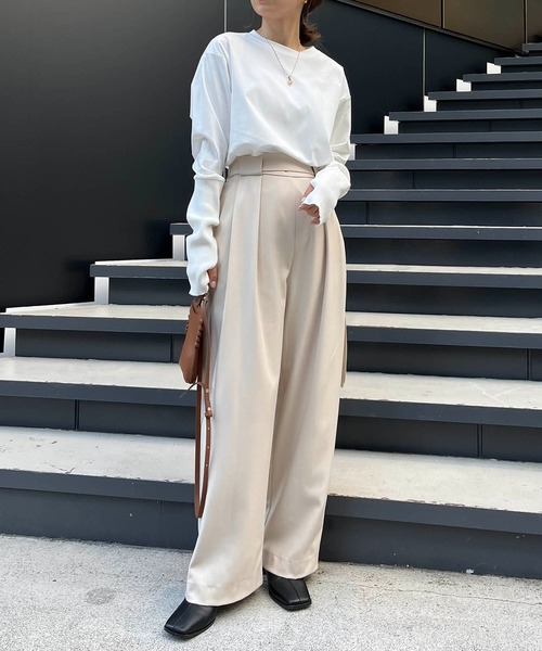 CAPRICIEUX LE'MAGE（カプリシューレマージュ）の「アームウォーマー風ロンT（Tシャツ/カットソー・レディース・ブラック/ホワイト/ベージュ・FREE）」の4枚目の写真