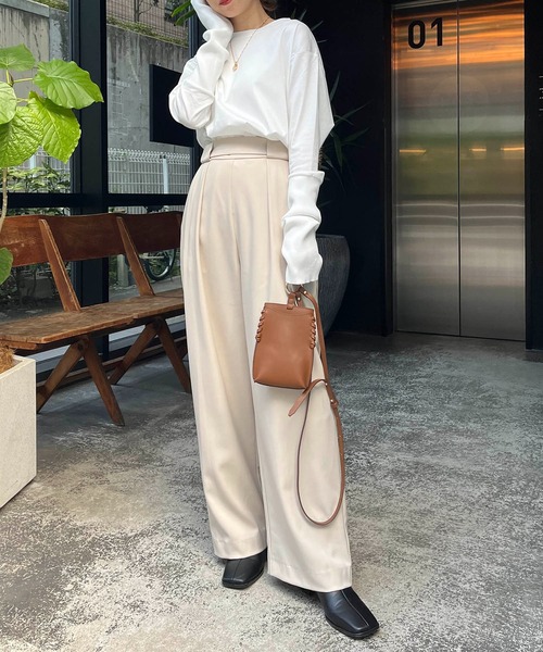 CAPRICIEUX LE'MAGE（カプリシューレマージュ）の「アームウォーマー風ロンT（Tシャツ/カットソー・レディース・ブラック/ホワイト/ベージュ・FREE）」の8枚目の写真