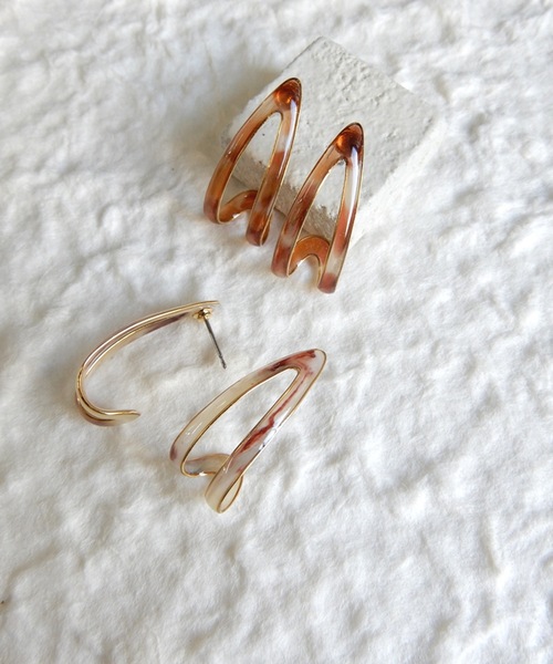 The Rule(ザルール)の「The Rule ザルール : UNCHANGED thin line pierced earring : 細線 ピアス(ピアス(両耳用)・レディース・ブラウン/ベージュ・FREE)」の3枚目の写真