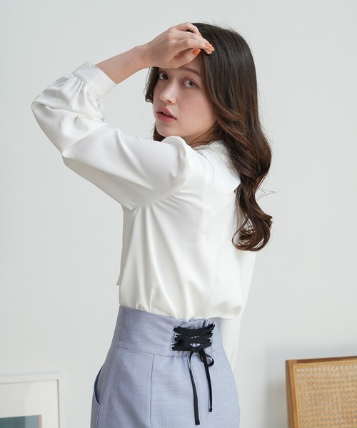 ASTORIA ODIER（アストリアオディール）の「リング付きボウタイブラウス（シャツ/ブラウス・レディース・ホワイト/ベージュ/ラベンダー/ピンクベージュ/ネイビー・SMALL/MEDIUM）」の7枚目の写真