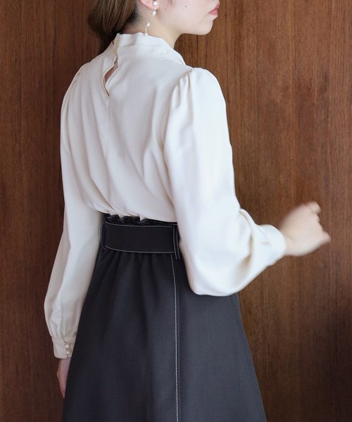 ASTORIA ODIER（アストリアオディール）の「リング付きボウタイブラウス（シャツ/ブラウス・レディース・ホワイト/ベージュ/ラベンダー/ピンクベージュ/ネイビー・SMALL/MEDIUM）」の11枚目の写真