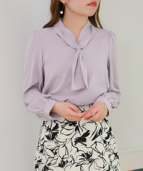 ASTORIA ODIER（アストリアオディール）の「リング付きボウタイブラウス（シャツ/ブラウス・レディース・ホワイト/ベージュ/ラベンダー/ピンクベージュ/ネイビー・SMALL/MEDIUM）」の15枚目の写真