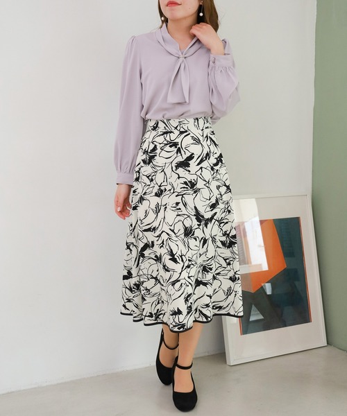 ASTORIA ODIER（アストリアオディール）の「リング付きボウタイブラウス（シャツ/ブラウス・レディース・ホワイト/ベージュ/ラベンダー/ピンクベージュ/ネイビー・SMALL/MEDIUM）」の16枚目の写真