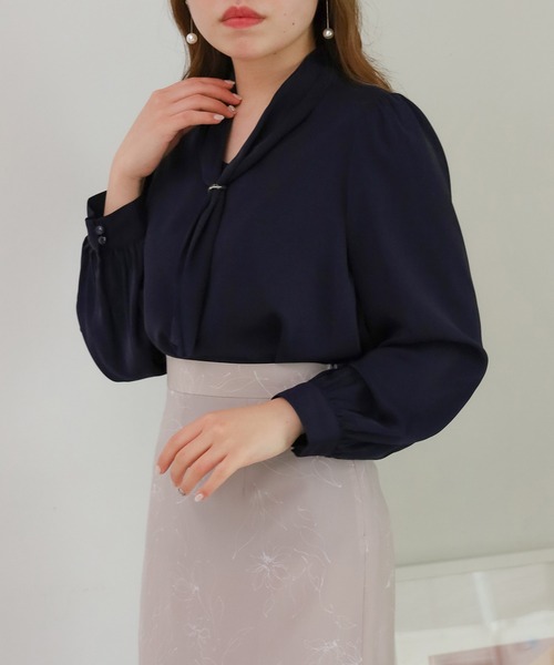 ASTORIA ODIER（アストリアオディール）の「リング付きボウタイブラウス（シャツ/ブラウス・レディース・ホワイト/ベージュ/ラベンダー/ピンクベージュ/ネイビー・SMALL/MEDIUM）」の19枚目の写真