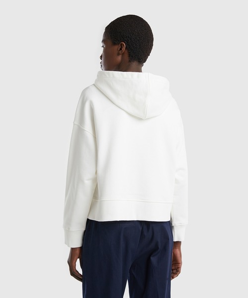 BENETTON (UNITED COLORS OF BENETTON)（ベネトンユナイテッドカラーズオブベネトン）の「フードジップアップスウェットパーカー（パーカー・レディース・ホワイト/グリーン・MEDIUM/SMALL/X-SMALL/LARGE）」の4枚目の写真