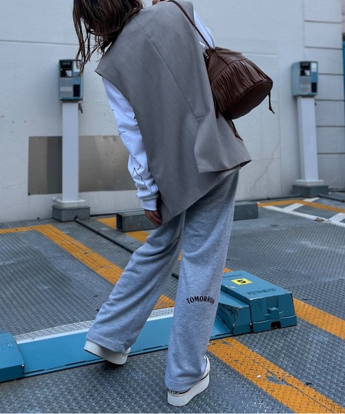 mi via loca（ミヴィアロカ）の「センターシーム ロゴスウェットパンツ（スウェットパンツ・レディース・ピンク/スミクロ/杢グレー/ボルドー・FREE）」の19枚目の写真