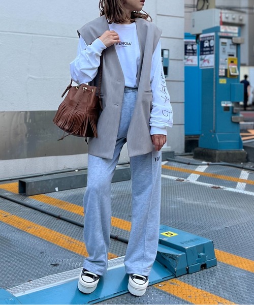 mi via loca（ミヴィアロカ）の「センターシーム ロゴスウェットパンツ