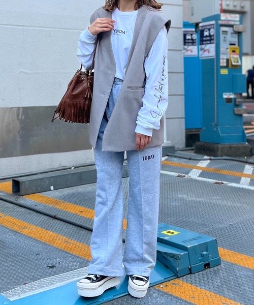 mi via loca（ミヴィアロカ）の「センターシーム ロゴスウェットパンツ