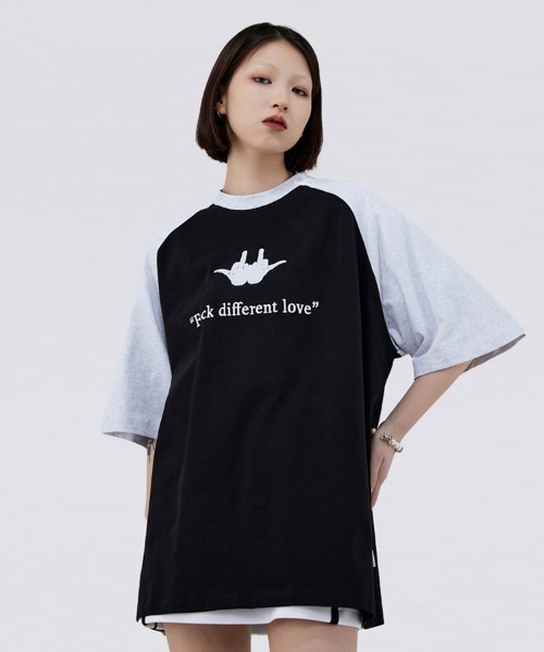 Ressaca(レサーカ)の「オーバーサイズ ロゴプリント ラグランクルーネック半袖Tシャツ(Tシャツ/カットソー・メンズ・ホワイト/ホワイト×ブラック/ブラック/チャコールグレー・L/XL/XXL/M)」の3枚目の写真