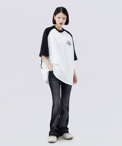 Ressaca(レサーカ)の「オーバーサイズ ロゴプリント ラグランクルーネック半袖Tシャツ(Tシャツ/カットソー・メンズ・ホワイト/ホワイト×ブラック/ブラック/チャコールグレー・L/XL/XXL/M)」の6枚目の写真