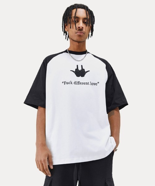 Ressaca(レサーカ)の「オーバーサイズ ロゴプリント ラグランクルーネック半袖Tシャツ(Tシャツ/カットソー・メンズ・ホワイト/ホワイト×ブラック/ブラック/チャコールグレー・L/XL/XXL/M)」の5枚目の写真