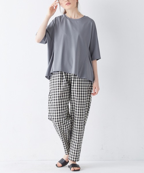 Viola e Viola(ヴィオラエヴィオラ)の「【接触冷感】綿混シルケット素材ゆったりトップス(Tシャツ/カットソー・レディース・オフホワイト/ブラック/ブルー・X-LARGE/MEDIUM/XX-LARGE/LARGE)」の5枚目の写真