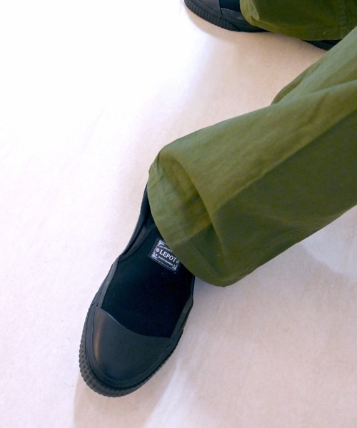 SLACK FOOTWEAR（スラックフットウェア）の「LEPOT/レポット（スリッポン・メンズ・ホワイト×グレー/ブラック/ピンク・23.0cm/23.5cm/24.0cm/24.5cm/25.0cm/25.5cm/26.0cm/26.5cm/27.0cm/27.5cm/28.0cm）」の2枚目の写真