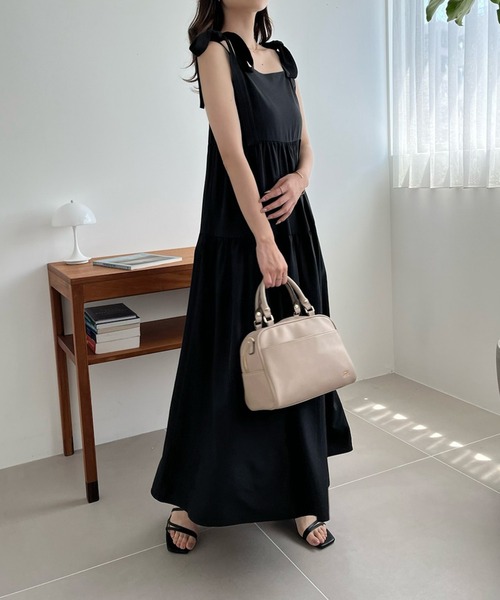 one after another NICE CLAUP(ワンアフターアナザーナイスクラップ)の「エンブレム付きボストンバッグ(ボストンバッグ・レディース・ブラック/アイボリー/モカ・FREE)」の6枚目の写真