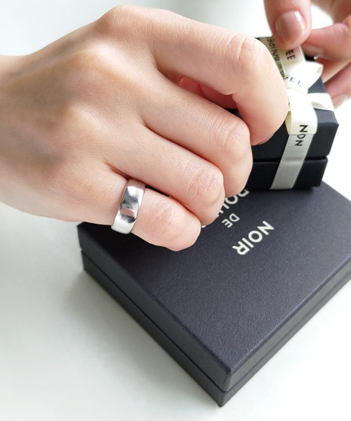 NOIR DE POUPEE（ノワールドプーペ）の「silver925 ボリュームスムース テクスチャー ピンキーリング (ニッケルフリー)（リング・レディース・シルバー/ゴールド・#5/#3）」の10枚目の写真