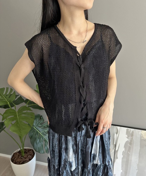 Jewelobe(ジュエローブ)の「2wayレースアップメッシュプルオーバー(ニット/セーター・レディース・ブラック/ブラウン/ホワイト/ベージュ・FREE)」の3枚目の写真