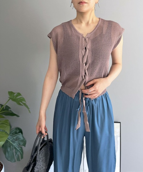 Jewelobe(ジュエローブ)の「2wayレースアップメッシュプルオーバー(ニット/セーター・レディース・ブラック/ブラウン/ホワイト/ベージュ・FREE)」の5枚目の写真