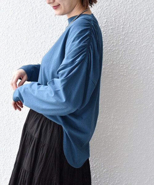 SHIPS(シップス)の「* 〈洗濯機可能〉ショルダー ギャザー ラウンド へム ロング スリーブ TEE ◇(Tシャツ/カットソー・レディース・チャコールグレー/ブルー系/オフホワイト・SMALL/MEDIUM)」の1枚目の写真