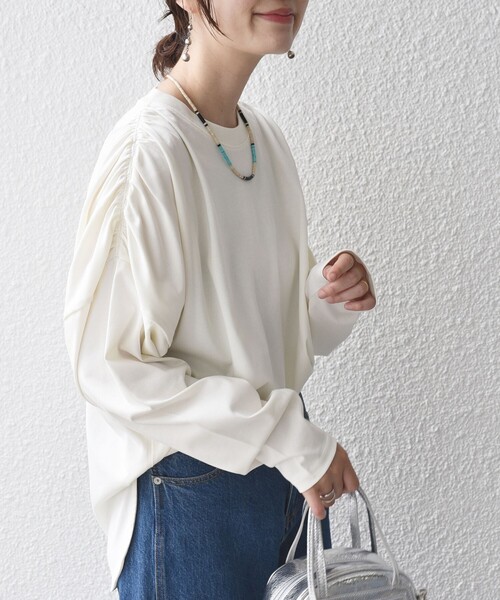 SHIPS(シップス)の「* 〈洗濯機可能〉ショルダー ギャザー ラウンド へム ロング スリーブ TEE ◇(Tシャツ/カットソー・レディース・チャコールグレー/ブルー系/オフホワイト・SMALL/MEDIUM)」の2枚目の写真