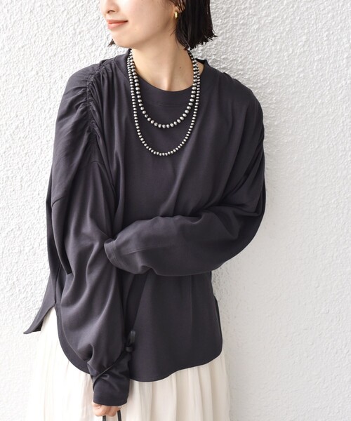 SHIPS(シップス)の「* 〈洗濯機可能〉ショルダー ギャザー ラウンド へム ロング スリーブ TEE ◇(Tシャツ/カットソー・レディース・チャコールグレー/ブルー系/オフホワイト・SMALL/MEDIUM)」の3枚目の写真